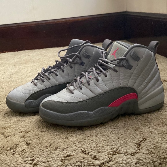 Jordan Shoes - Pink & Grey Jordan’s size 5